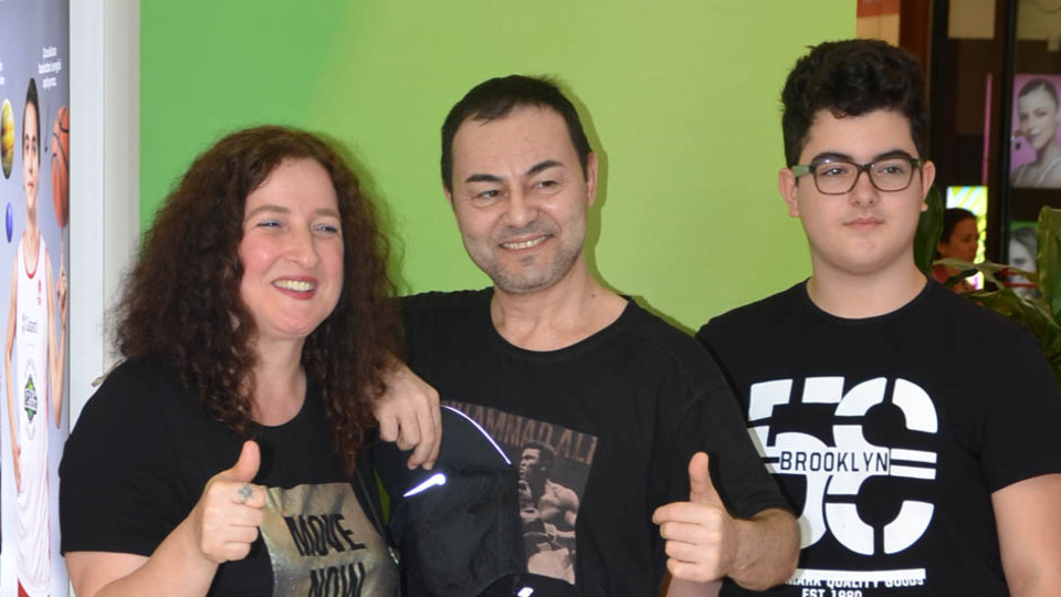 Ortaç'a hayranlarından yoğun ilgi