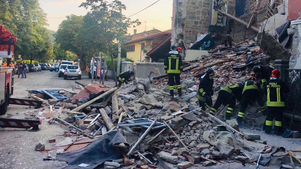 İtalya'da patlama! Bina çöktü, 2 kişi öldü