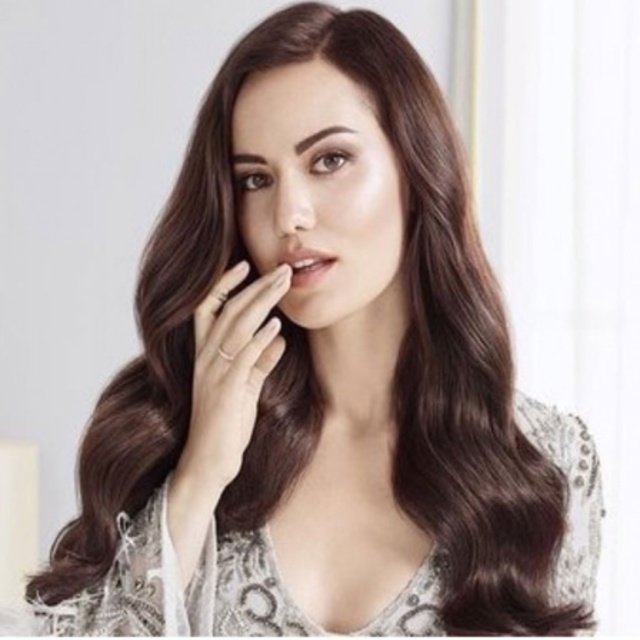 Fahriye Evcen kimdir?