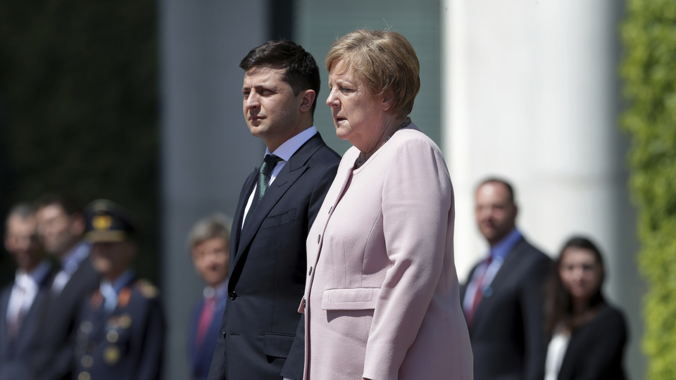 Doktordan Merkel'e yalanlama!