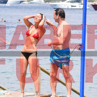 Sevgilisini yıkadı