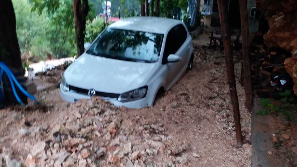 Silifke'de korkutan sel ve heyelan