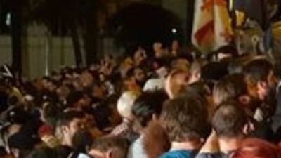 Gürcistan'da eylemciler parlamentoyu kuşattı