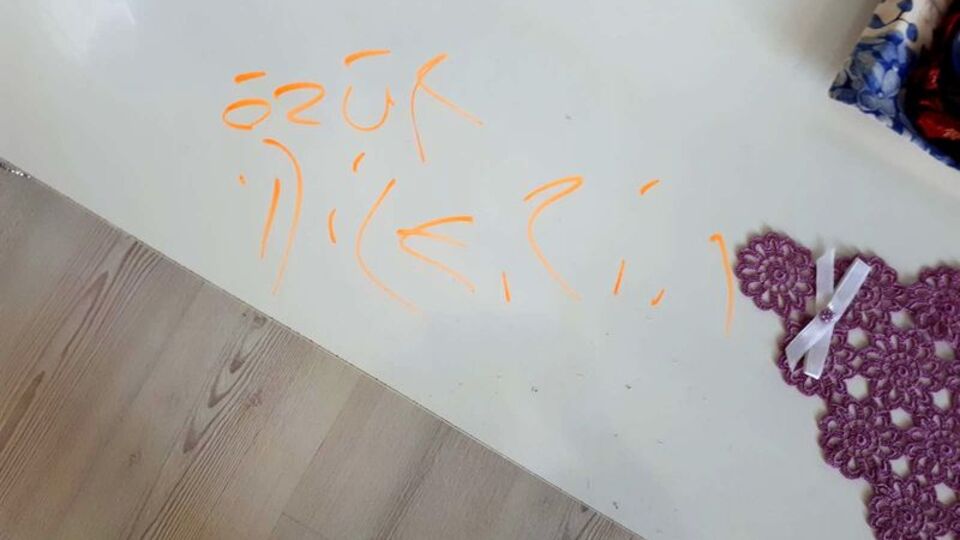 Hırsızdan ev sahibine özür yazısı!