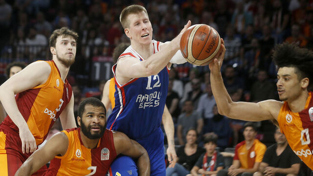 Anadolu Efes'ten Motum'a veda