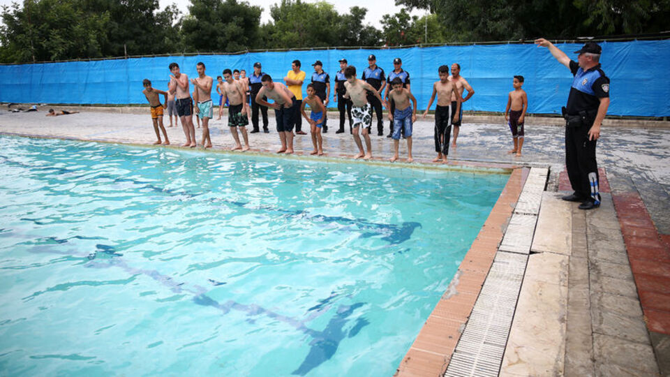 Polisten "Hayata kulaç timi!"