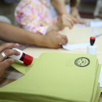 93 yaşında! Oy kullanmak için Ayvalık'tan geldi