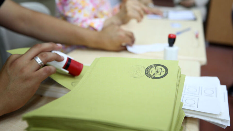 93 yaşında! Oy kullanmak için Ayvalık'tan geldi