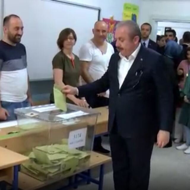 TBMM Başkanı Mustafa Şentop oyunu kullandı