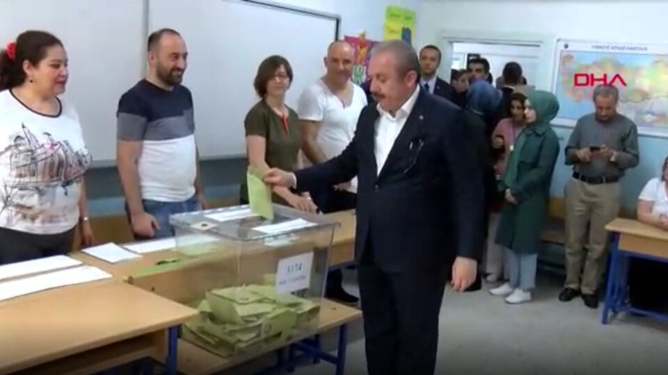 TBMM Başkanı Mustafa Şentop oyunu kullandı
