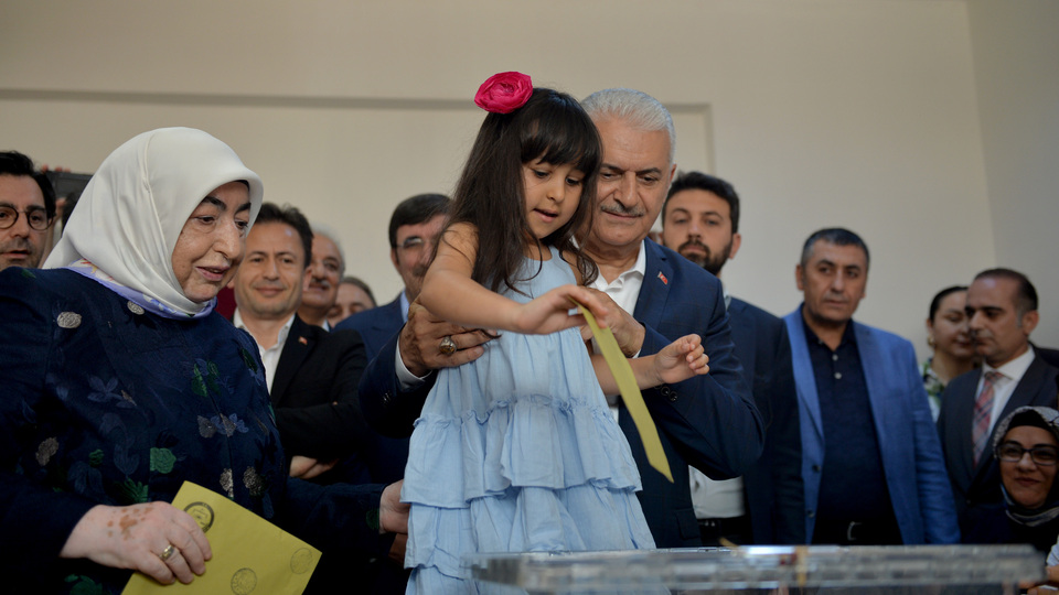 AK Parti ve Cumhur İttifakı adayı Yıldırım oyunu kullandı