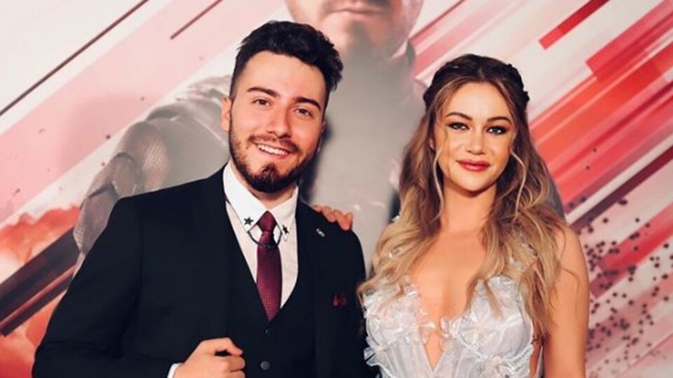 Enes Batur kimdir? Evlendi mi?