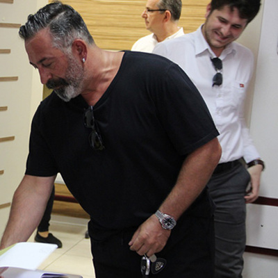 Cem Yılmaz oyunu kullandı: Hadi eyvallah