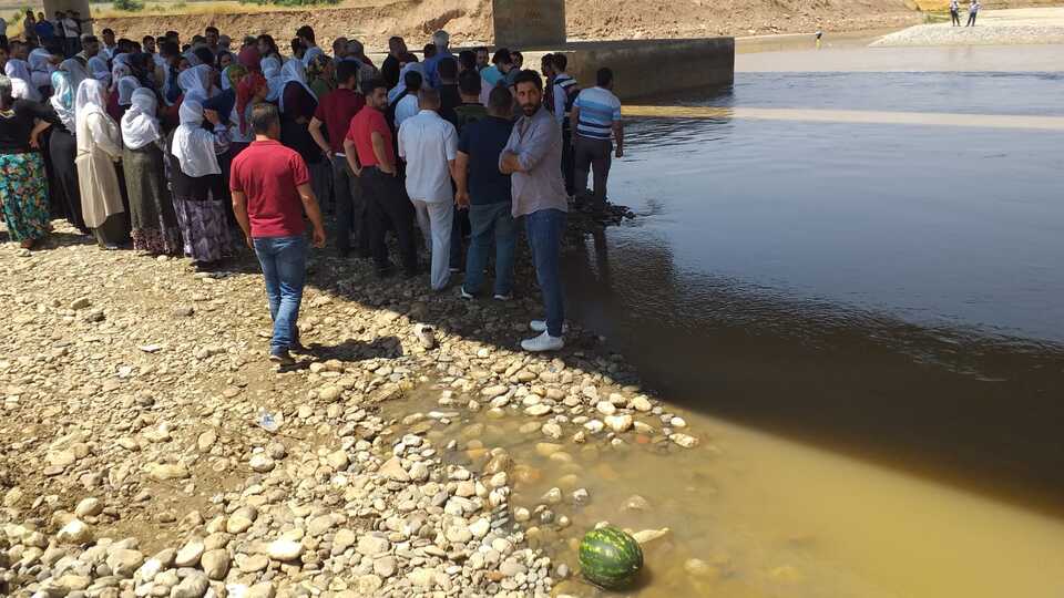 Karpuz uğruna 2 kardeş can verdi!