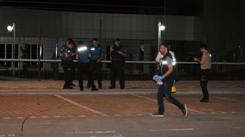 Ayrıldığı hamile eşini tüfekle vurdu