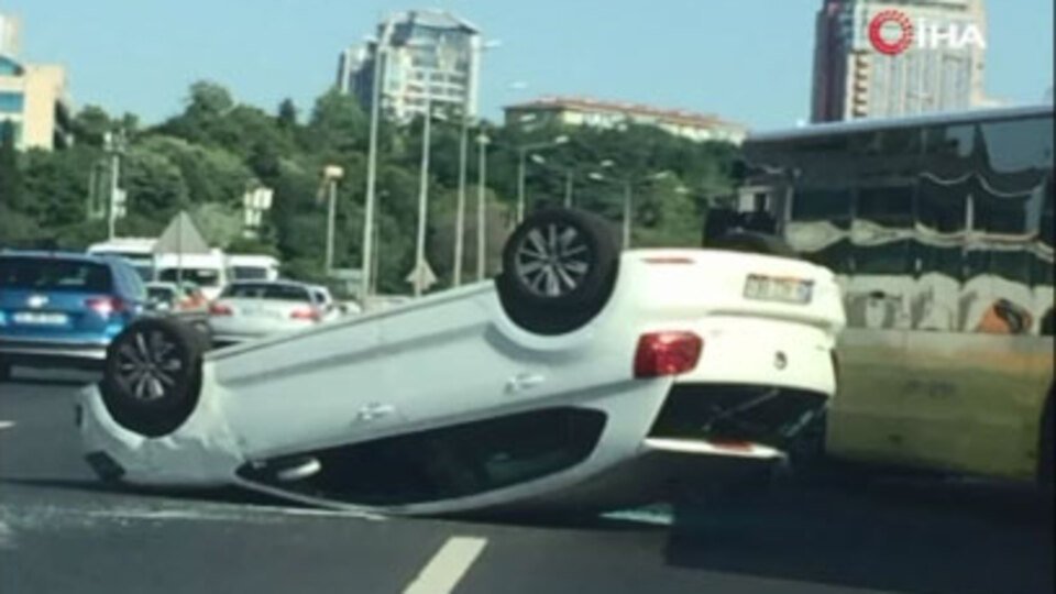 Köprüde feci kaza! Trafik felç