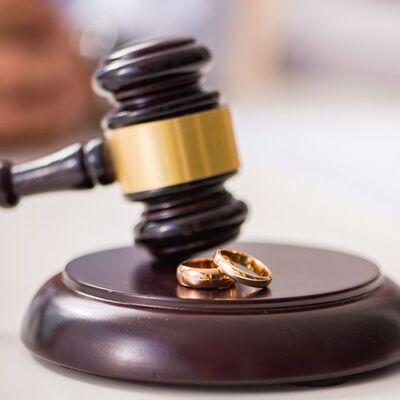 "Salak, manyak, koca kafalı, terbiyesiz" demek boşanma nedeni