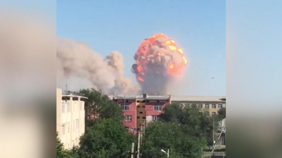 Kazakistan'da silah deposunda patlama!