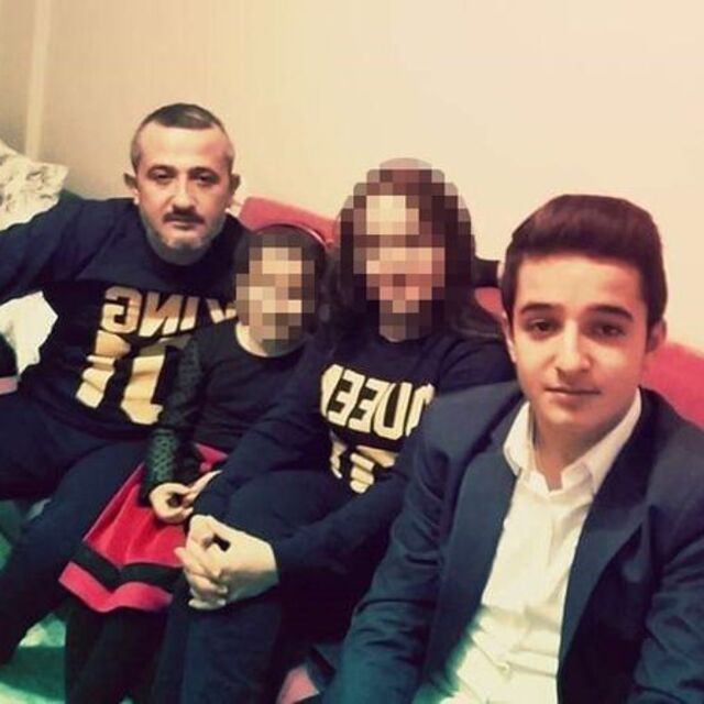 Babasını bıçakladı!