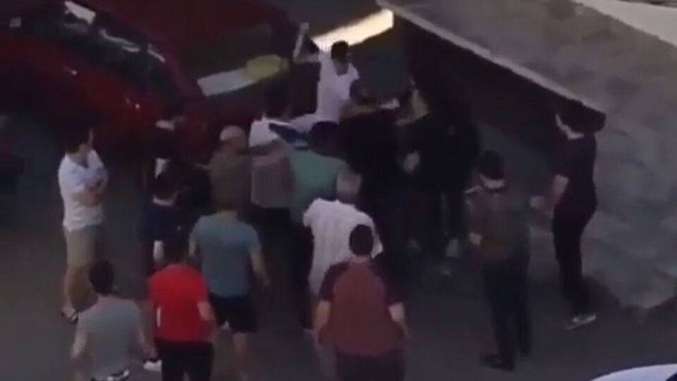 Tacizciyi linçten polis kurtardı