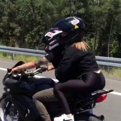 Motosiklette yaptığı akılalmaz!