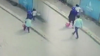 Arkadan gizlice yaklaştı...