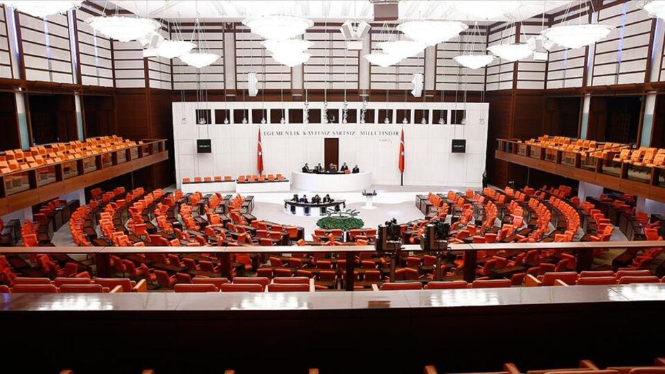 Yeni askerlik düzenlemesi yasalaştı