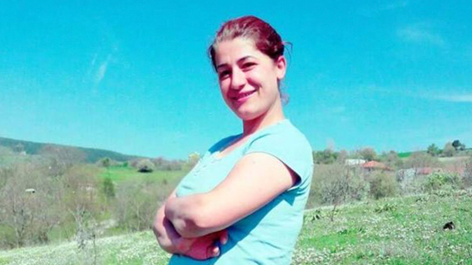 Dansöze para takan eşini bıçakladı