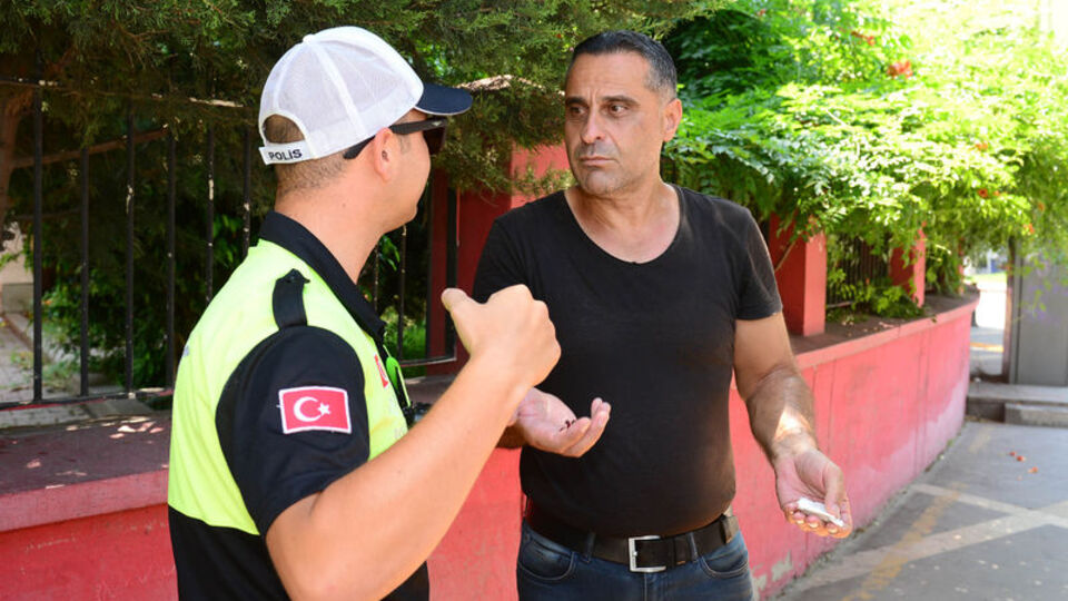 Yolda yürürken ceza kesilince: "Gidin başkasını yakalayın"