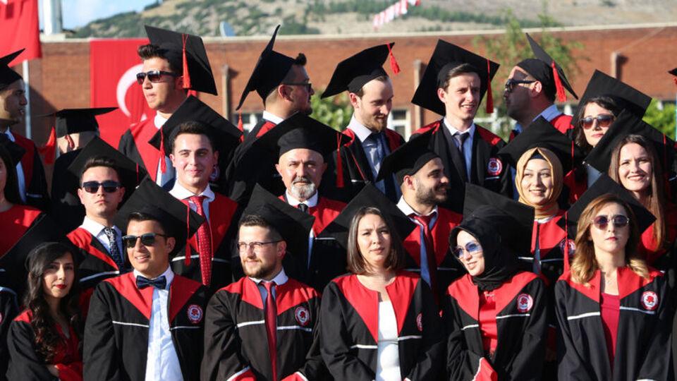 Emekli albay 50 yaşında doktor oldu