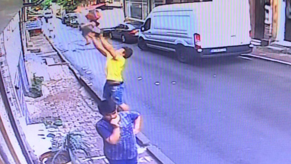 Saniyeler içinde günün kahramanı oldu!