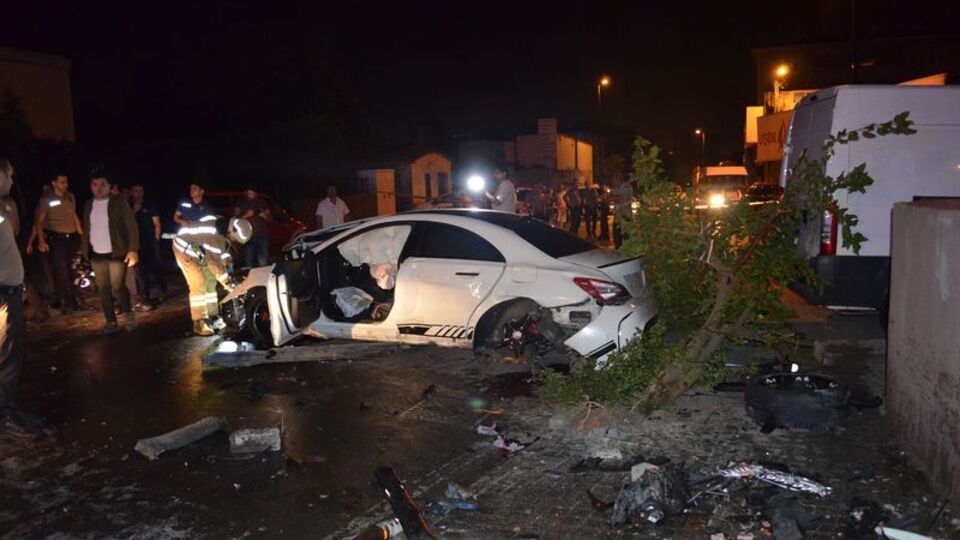 Polisten kaçan sürücü yayalara çarptı: 4 yaralı