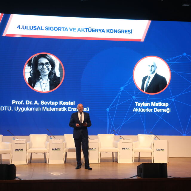 800 kişilik dev kongre