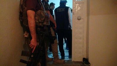 Polis aracına saldırıya 8 gözaltı