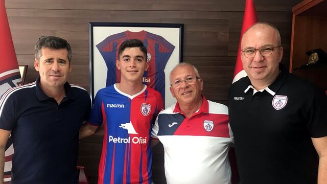 Altınordu 15 yaşındaki Burak'la imzaladı
