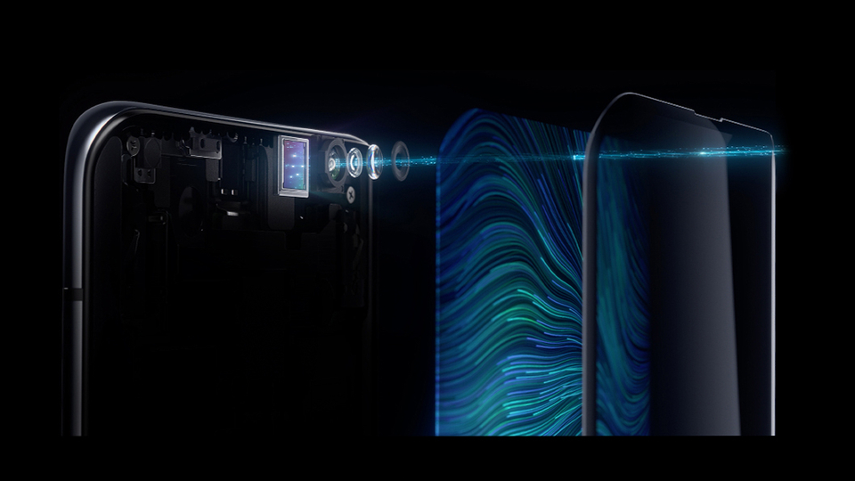 Kamerayı ekrana gömdü!