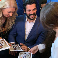 Romanya'da Burak Özçivit izdihamı