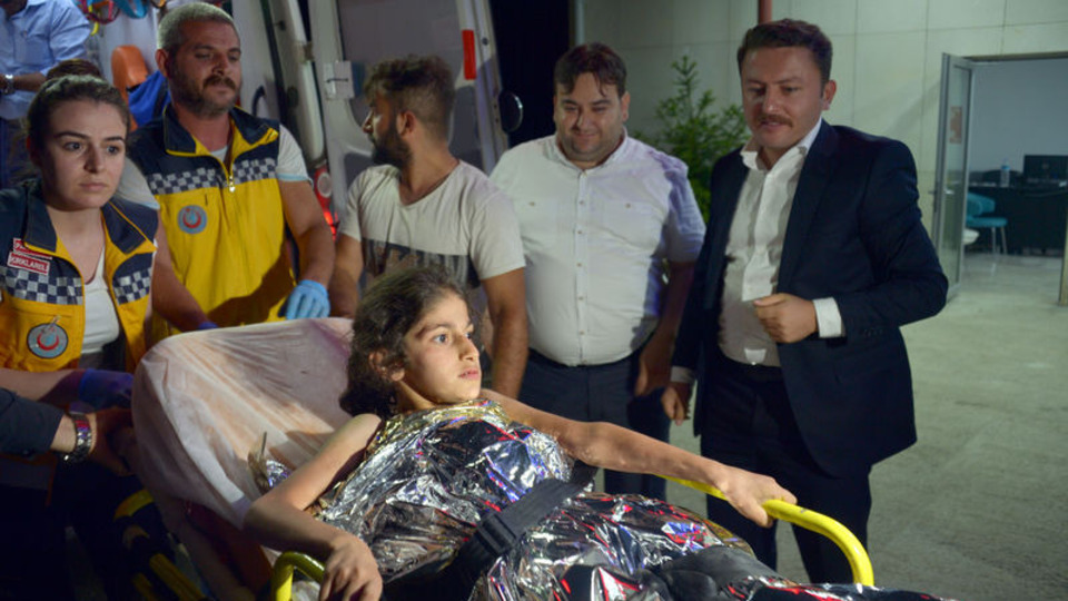 Kayıp kız çocuğu ormanda uyurken bulundu