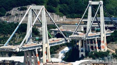 O köprü yıkılıyor!