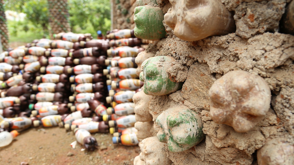 Çöpe atmak yerine biriktirdi!