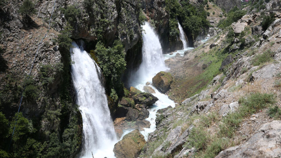 7 şelaleden oluşuyor... Büyüleyen güzellik!
