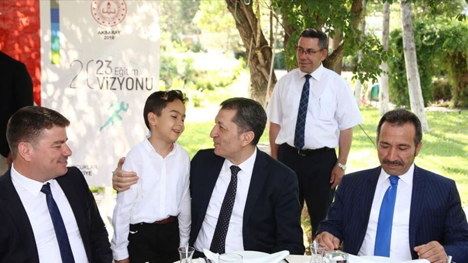 Bakan Selçuk, Aksaray'da öğretmenlerle buluştu