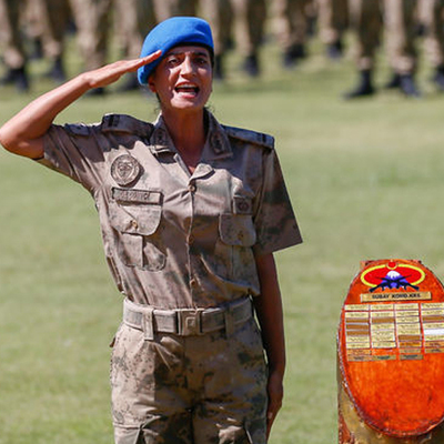 Komando kursunun birincisi bir kadın!