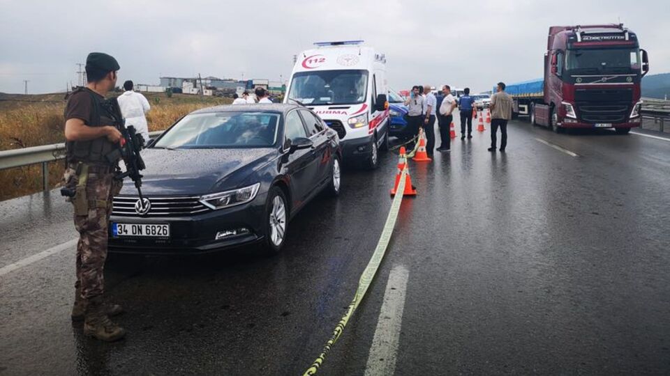 Eşini yolun ortasında katletti!