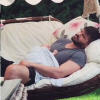 Tolgahan'ın Efehan ile salıncak keyfi