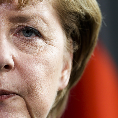 Merkel'in titreme nöbetlerinin sebebi yoğun baskı mı?