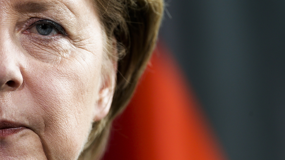 Merkel'in titreme nöbetlerinin sebebi yoğun baskı mı?