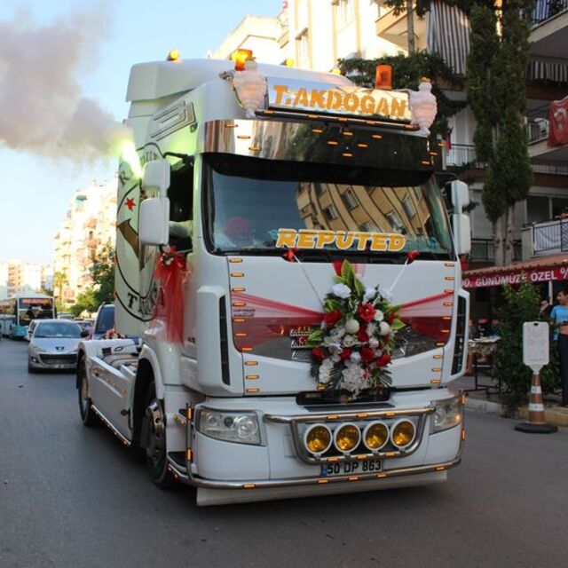 TIR'ı gelin arabası yaptı