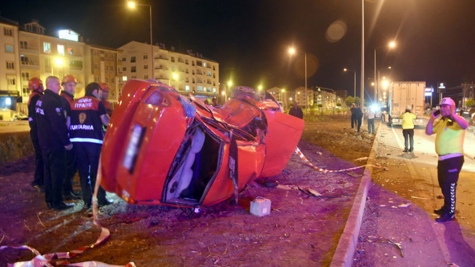 Düğün konvoyunda facia: 1 ölü, 3 yaralı