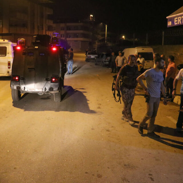 Adana'da sokağa el yapımı patlayıcı atıldı